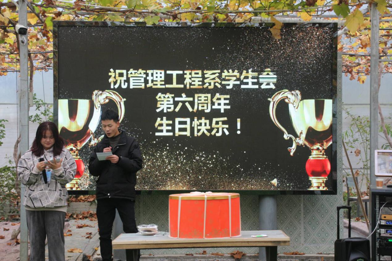 苹果要做桌面机器人？库克：新产品“很快推出”