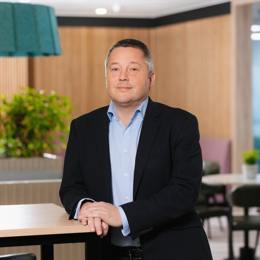 外卖吃完发现全是蛆，恶心呕吐一整夜！判了：赔1000元